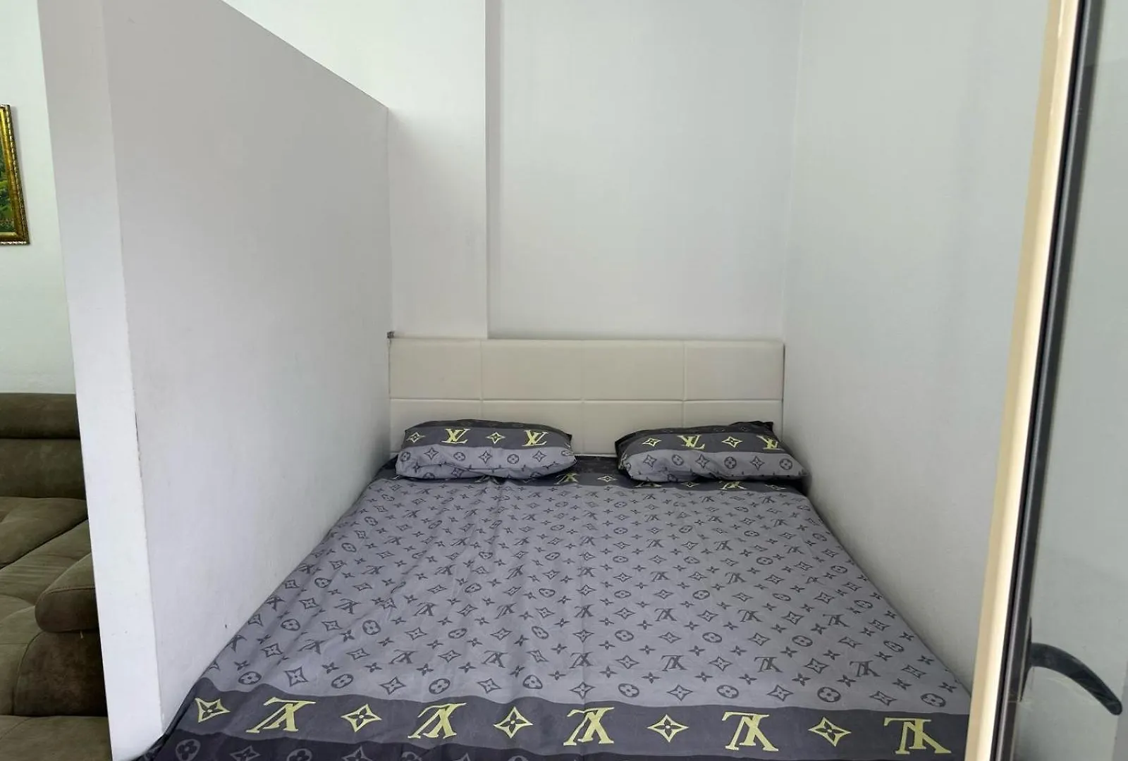 Relax Apartment Polisi i Vogel 0*,